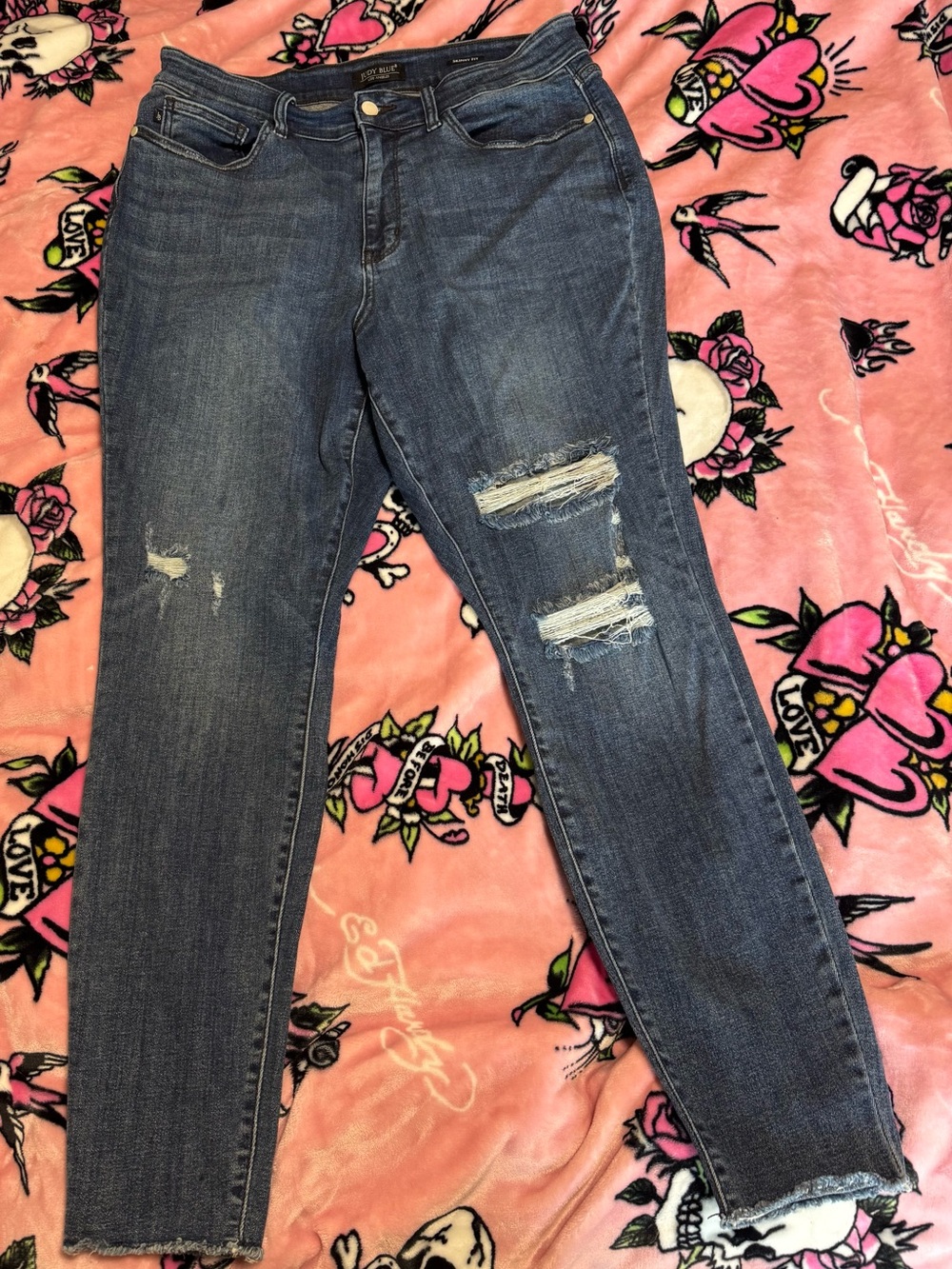 JUDY BLUE distresses skinny jean